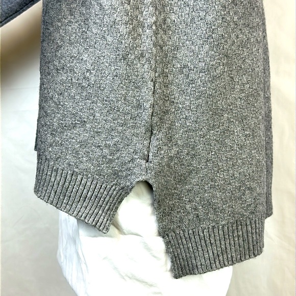 Cyrus Oversized Heather Gray Sweater. Hi-Lo Hem. Size Large. - Picture 9 of 12
